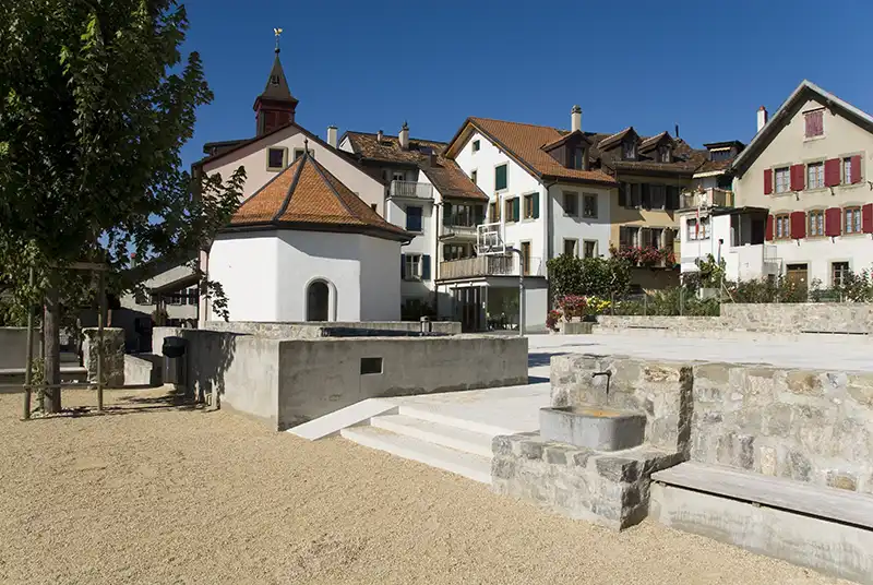 Place & chapelle de Rivaz